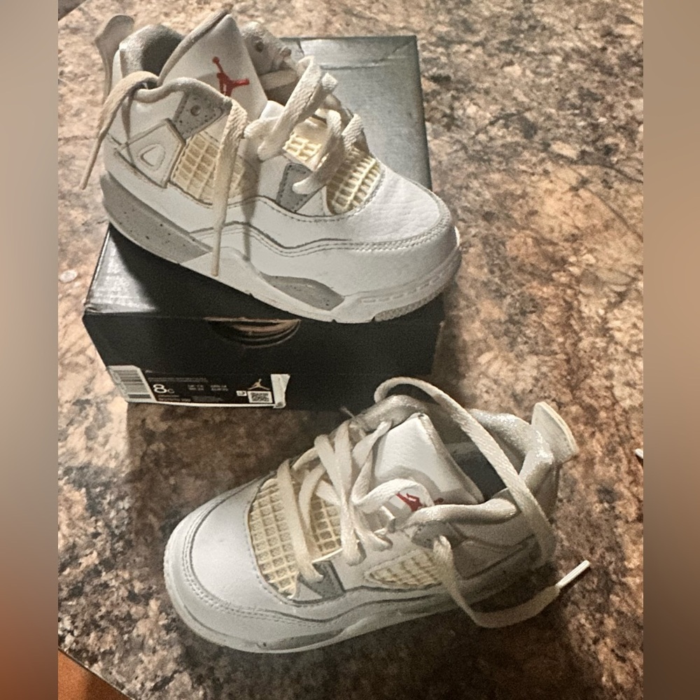 Retro Jordan 4 in original box size 8T